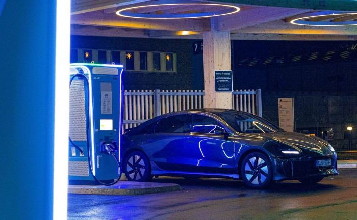 Tren Mobil Listrik Di Indonesia