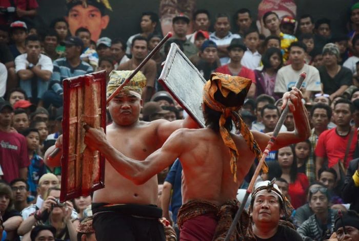 Tradisi Unik Yang Masih Bertahan Di Era Modern